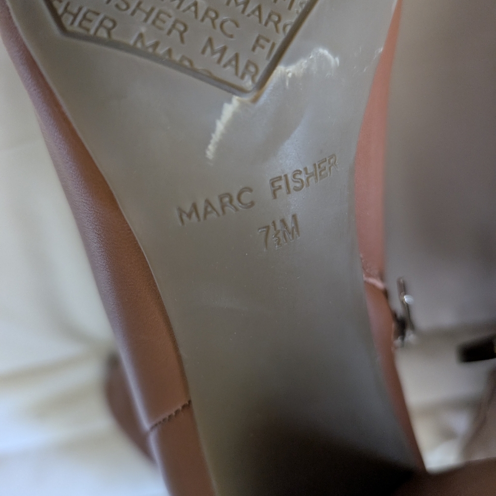 Marc Fisher Women's Size 7.5 Glorena Medium Natural Tan Leather Zip Ankle Bootie - Picture 12 of 17